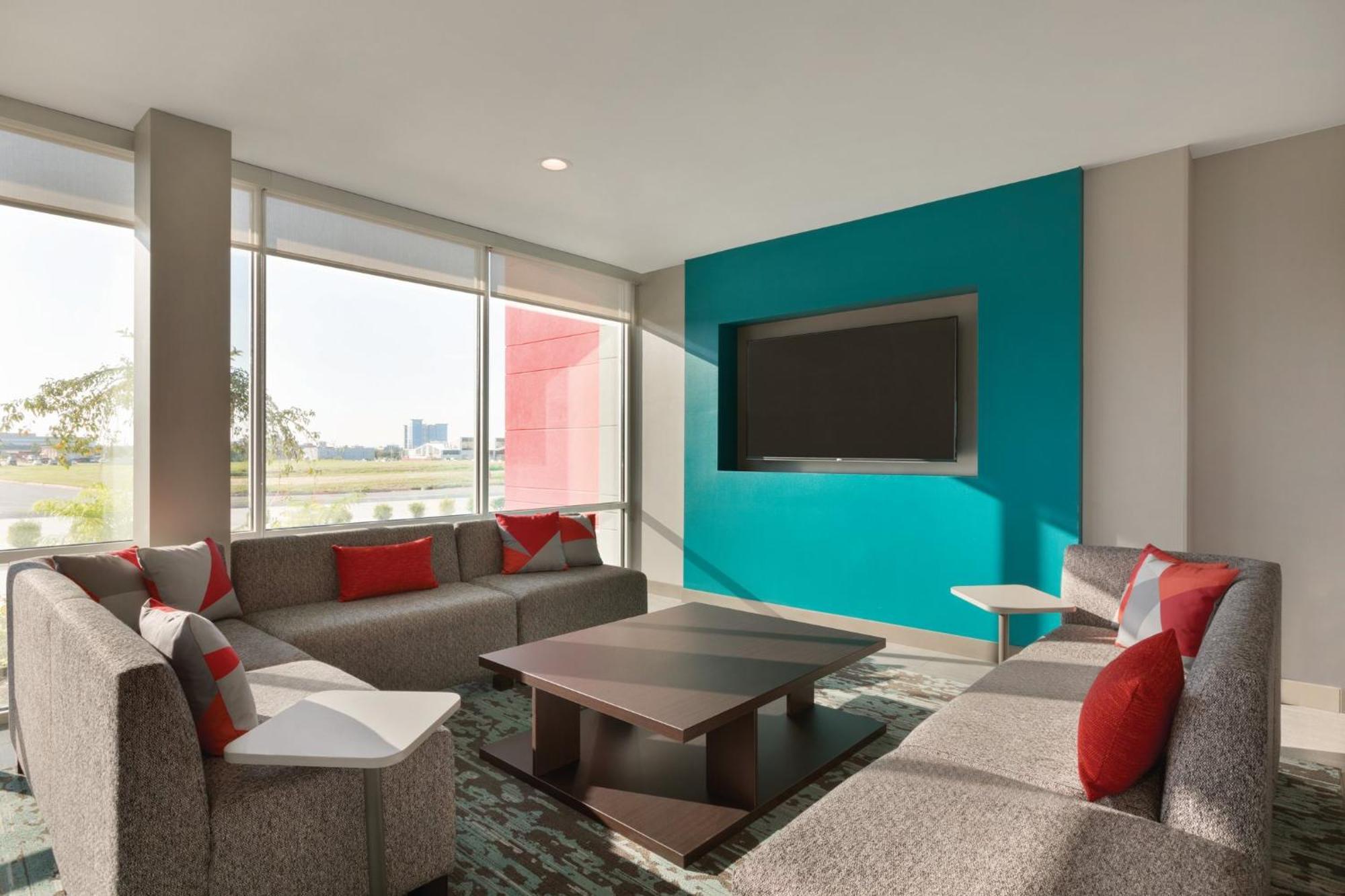 Avid Hotel Traverse City By Ihg Ngoại thất bức ảnh