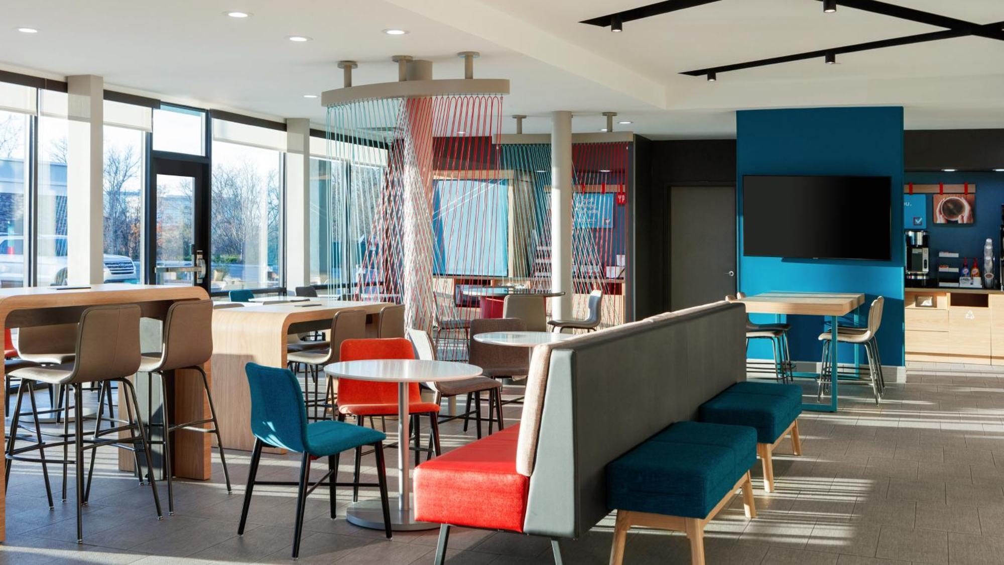 Avid Hotel Traverse City By Ihg Ngoại thất bức ảnh