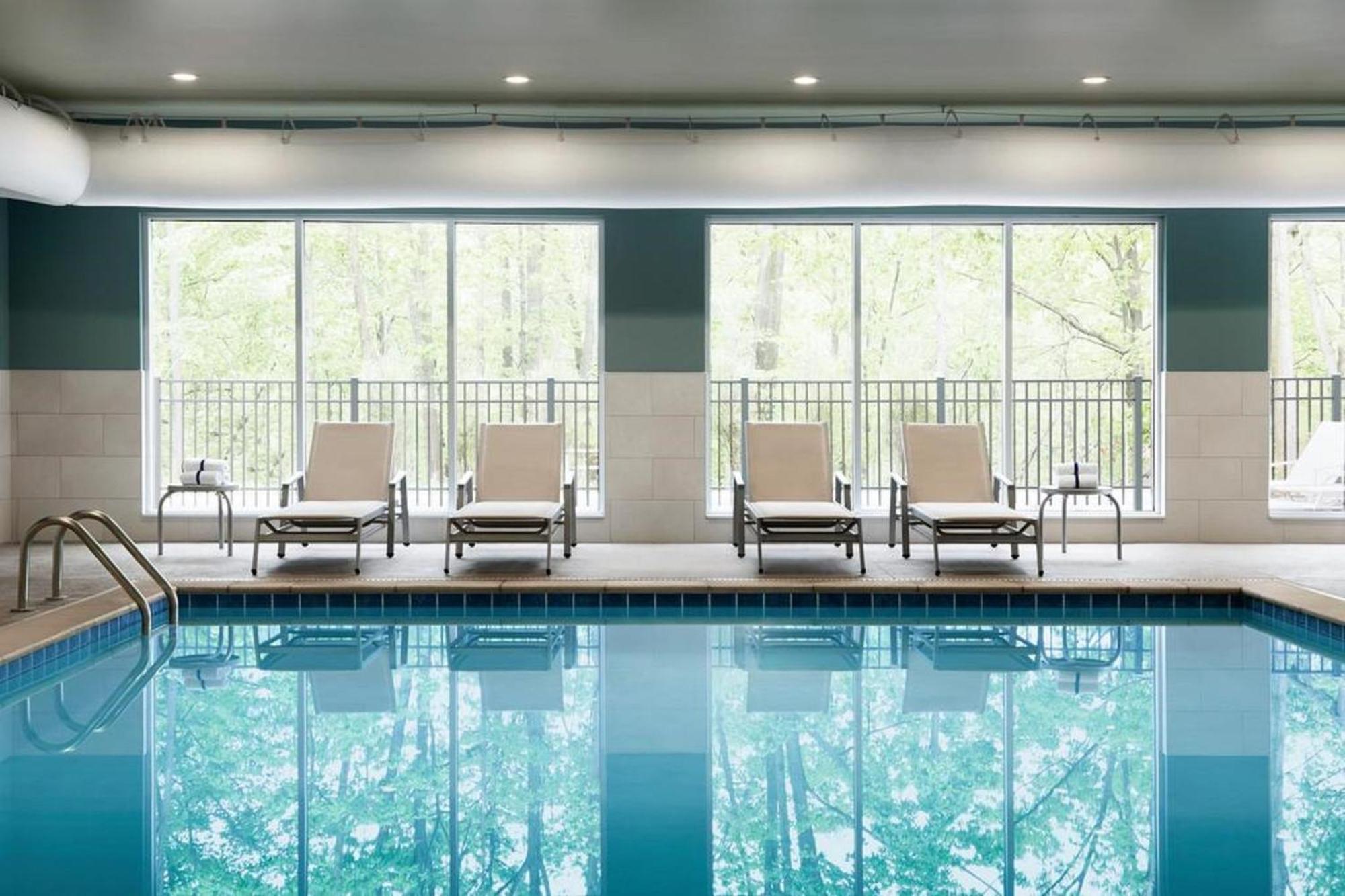 Avid Hotel Traverse City By Ihg Ngoại thất bức ảnh